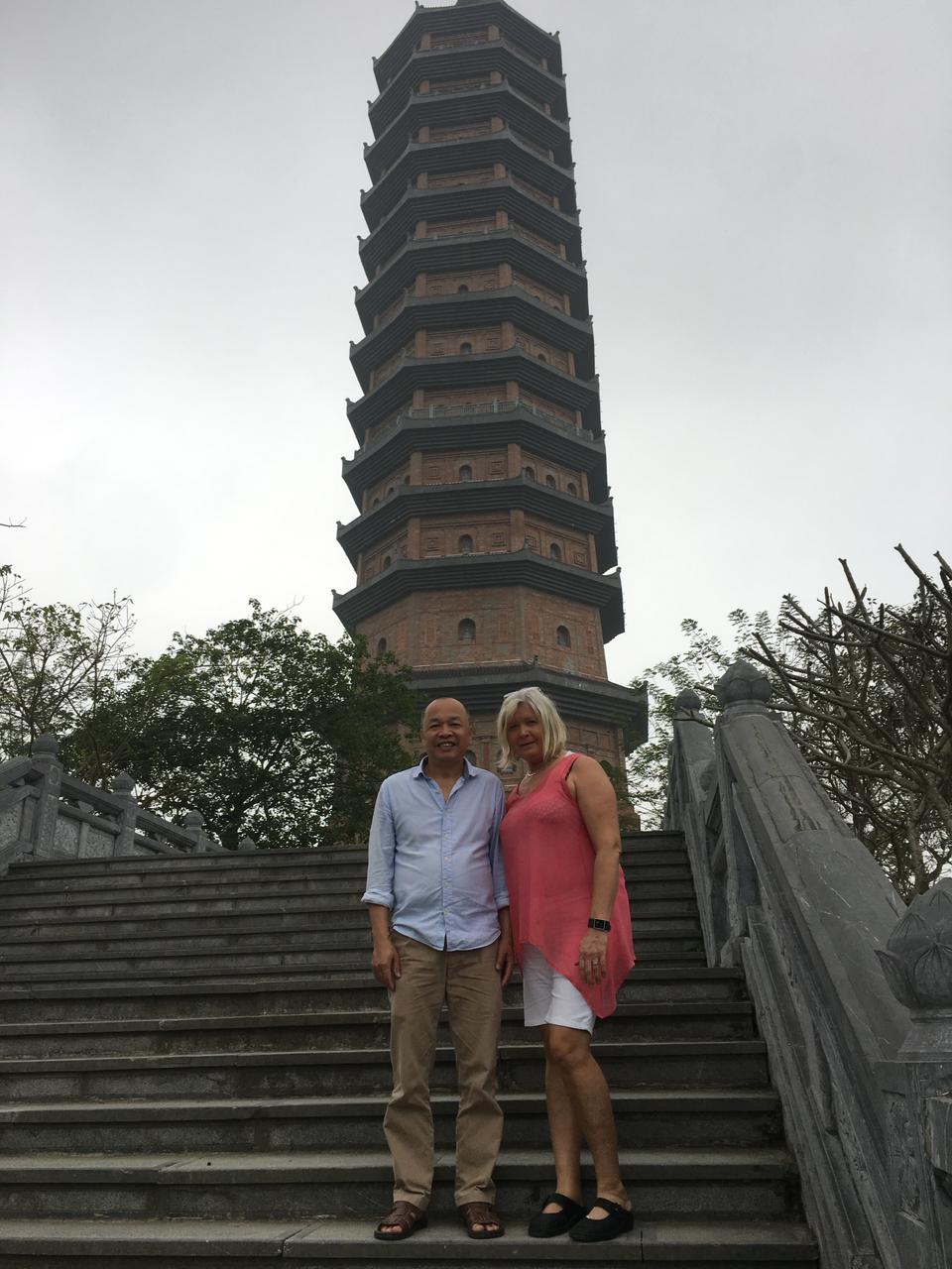 Zufriedene Gäste auf Reise mit Hai