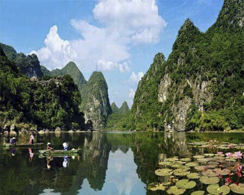 Kalksteinfelsen in der Ha Long Bucht